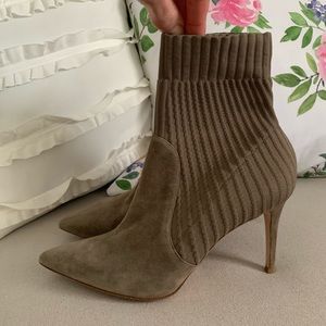 Gianvito Rossi Katie 85 Suede Ankle Boots Sz 40.5